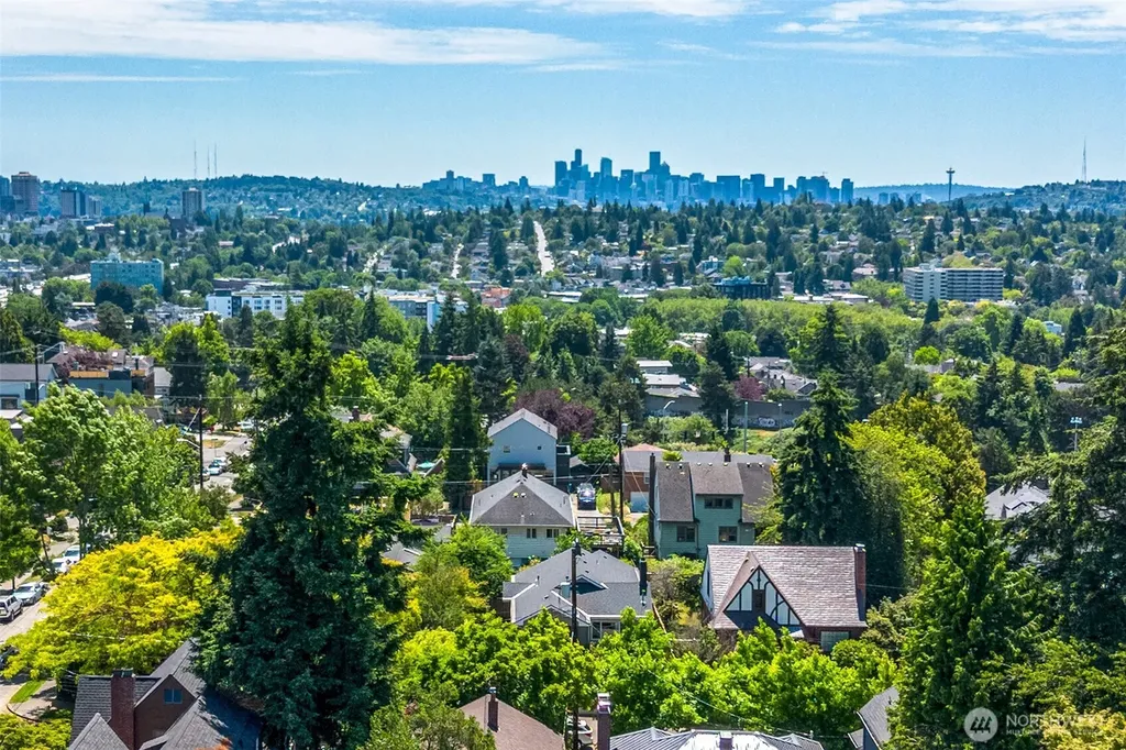 330 NE Elk Place Seattle WA 98115