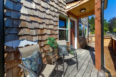 330 NE Elk Place Seattle WA 98115
