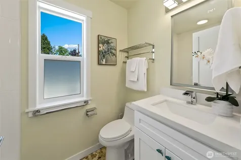 330 NE Elk Place Seattle WA 98115