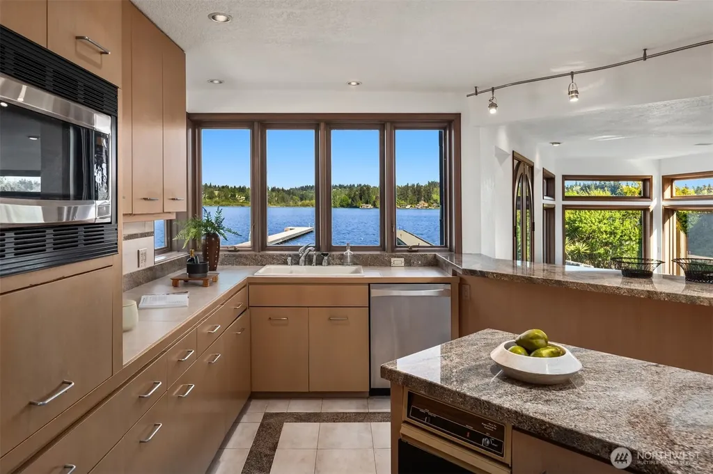 8503 NE Juanita Drive Kirkland WA 98034