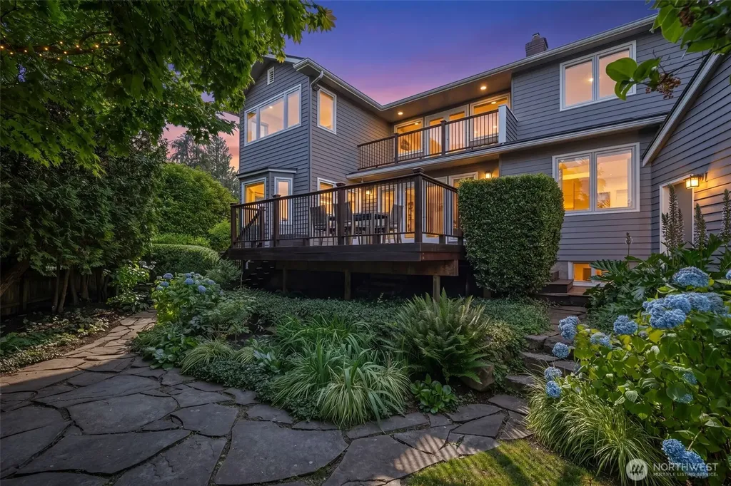 5716 Ann Arbor Avenue NE Seattle WA 98105