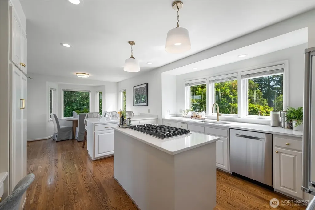 5716 Ann Arbor Avenue NE Seattle WA 98105