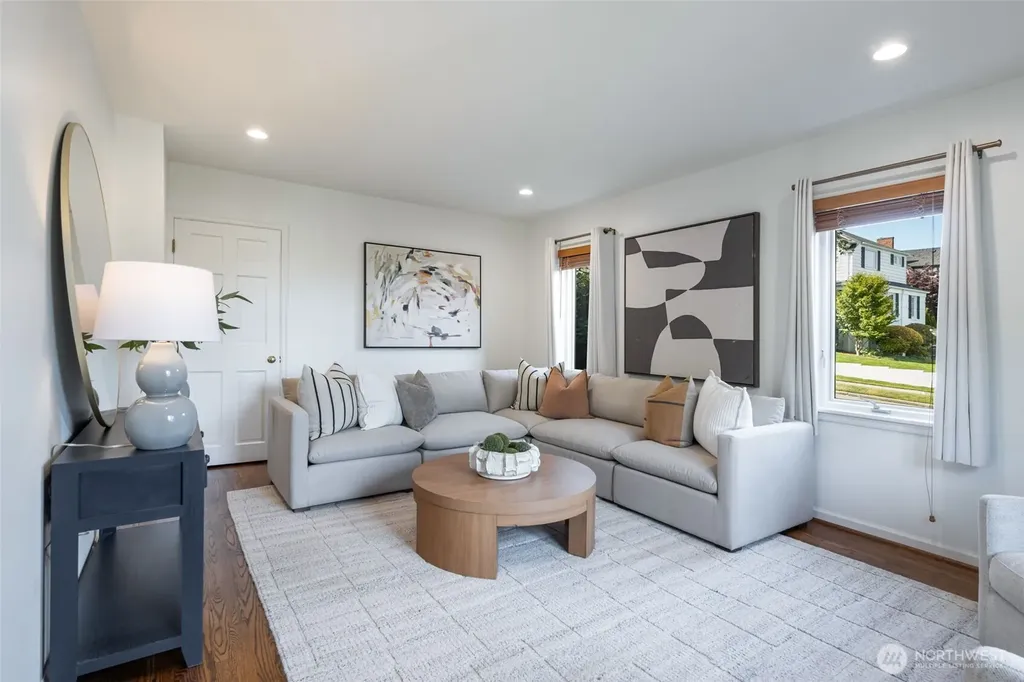 5716 Ann Arbor Avenue NE Seattle WA 98105