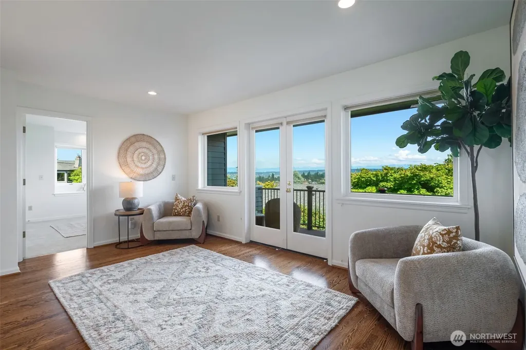 5716 Ann Arbor Avenue NE Seattle WA 98105