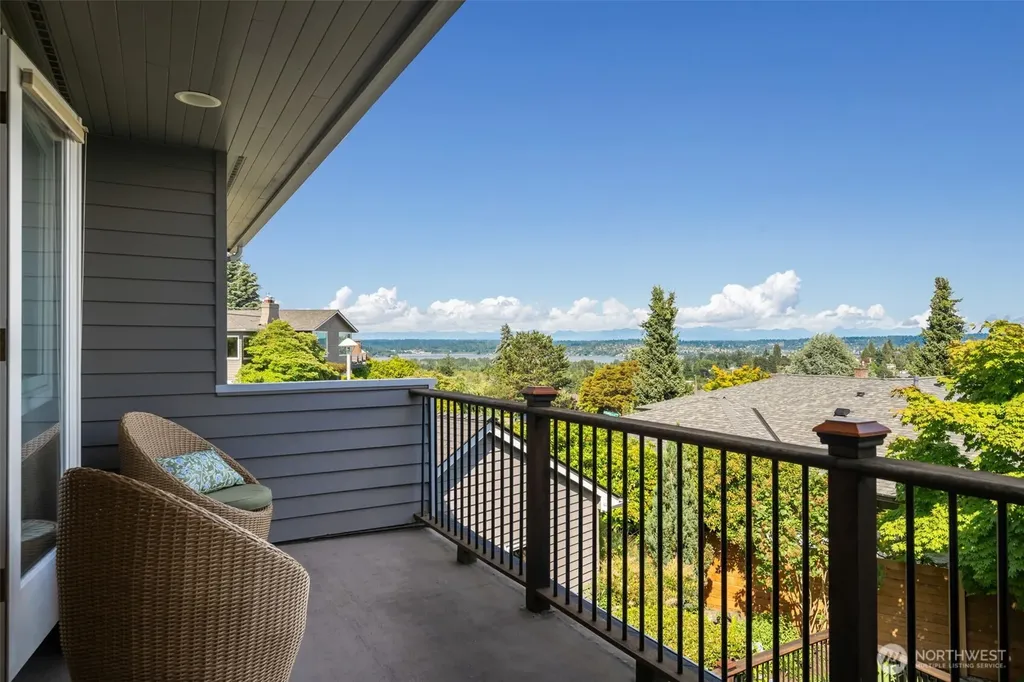 5716 Ann Arbor Avenue NE Seattle WA 98105