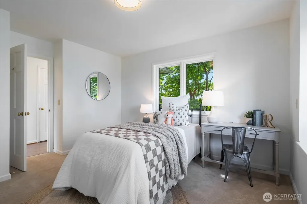 5716 Ann Arbor Avenue NE Seattle WA 98105