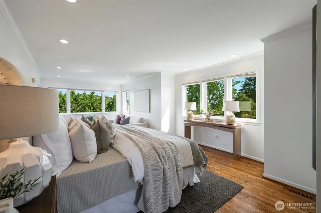 5716 Ann Arbor Avenue NE Seattle WA 98105