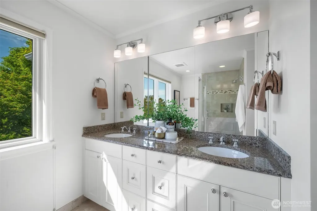 5716 Ann Arbor Avenue NE Seattle WA 98105