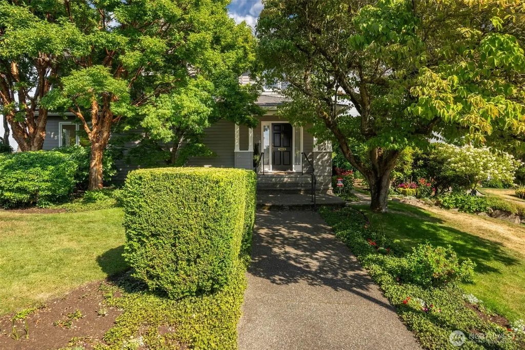 5716 Ann Arbor Avenue NE Seattle WA 98105