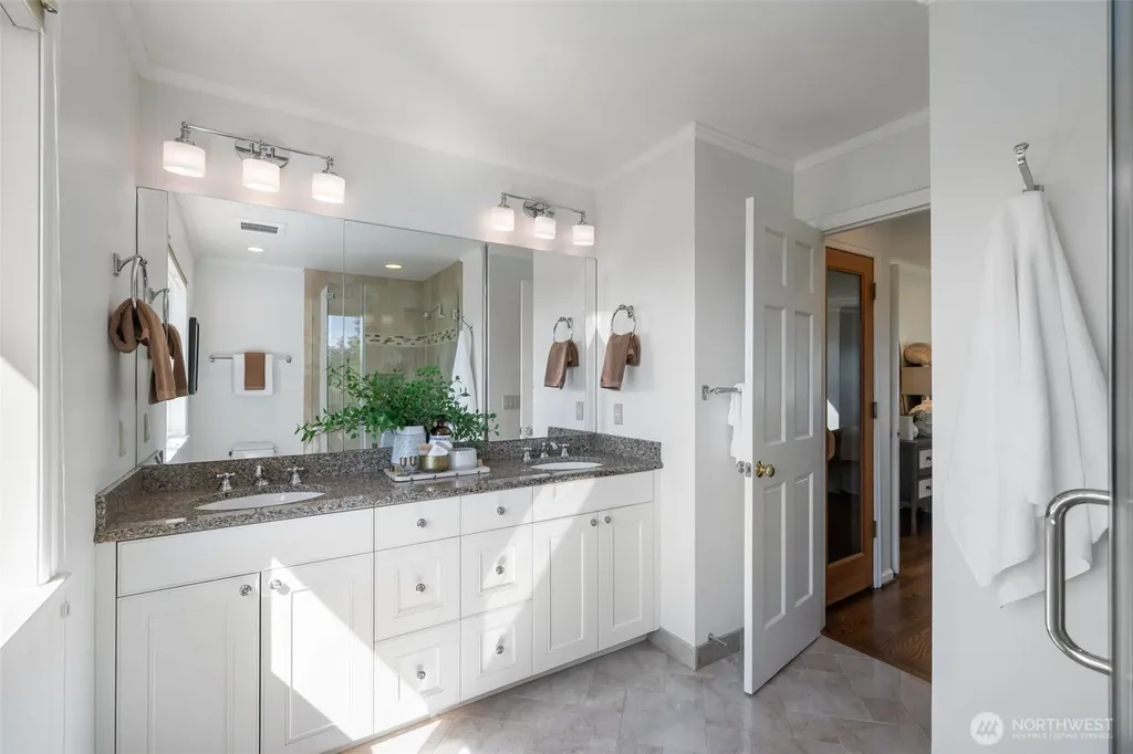 5716 Ann Arbor Avenue NE Seattle WA 98105