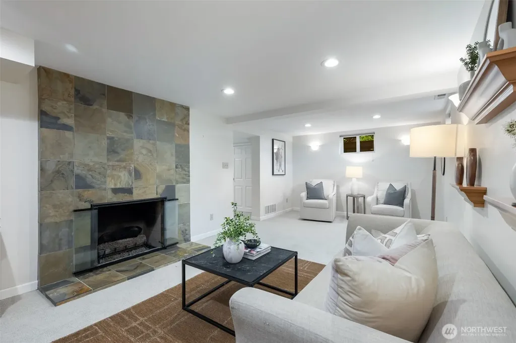 5716 Ann Arbor Avenue NE Seattle WA 98105