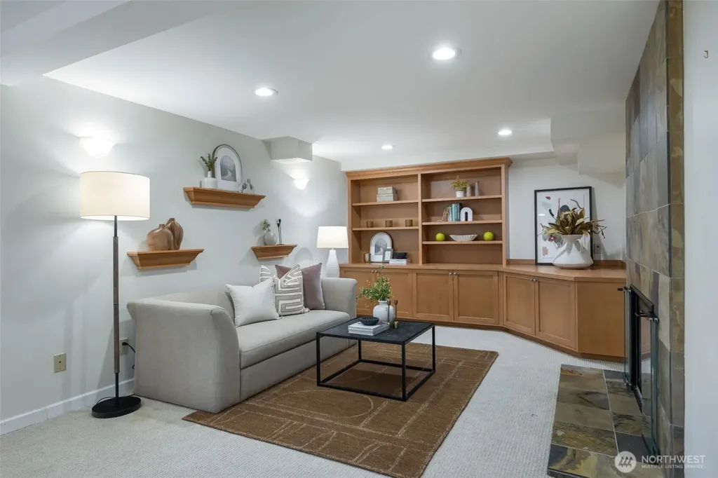 5716 Ann Arbor Avenue NE Seattle WA 98105