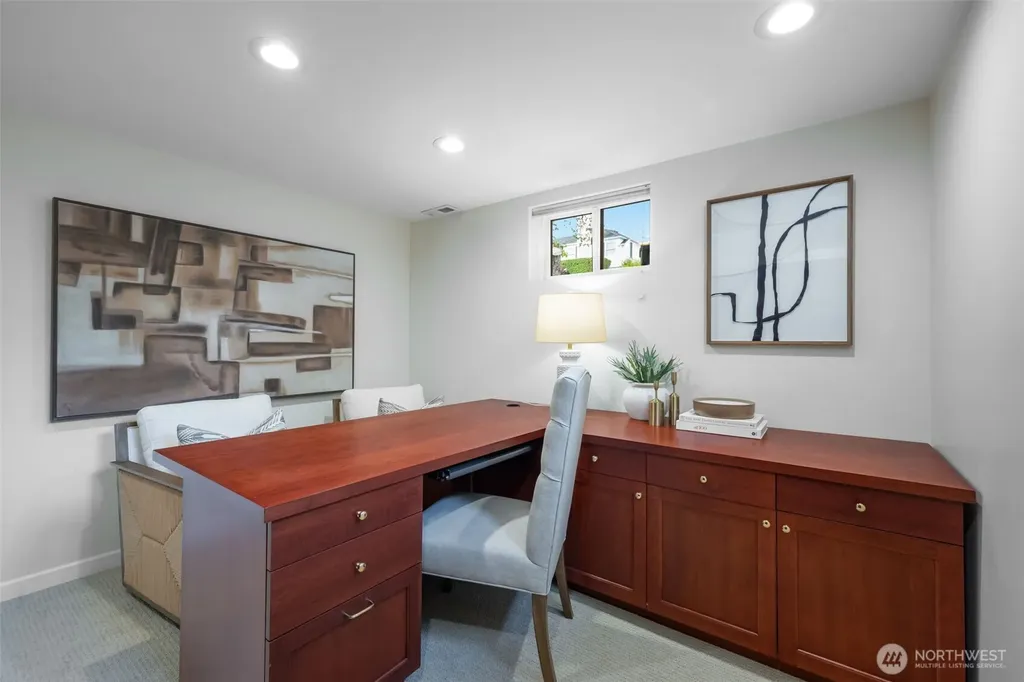 5716 Ann Arbor Avenue NE Seattle WA 98105