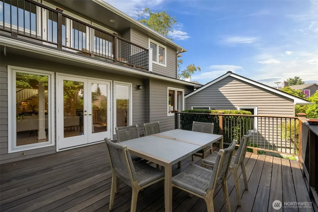 5716 Ann Arbor Avenue NE Seattle WA 98105