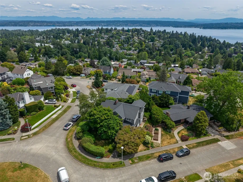 5716 Ann Arbor Avenue NE Seattle WA 98105
