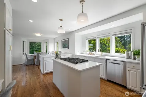 5716 Ann Arbor Avenue NE Seattle WA 98105