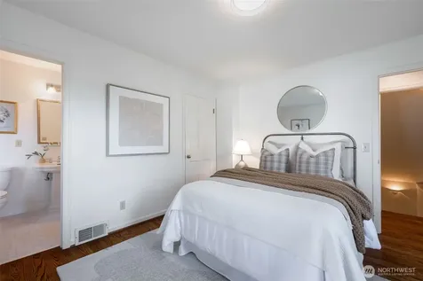 5716 Ann Arbor Avenue NE Seattle WA 98105