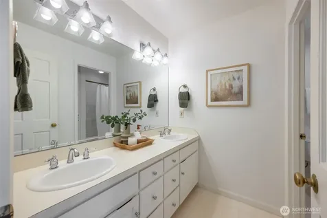 5716 Ann Arbor Avenue NE Seattle WA 98105