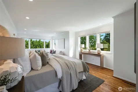 5716 Ann Arbor Avenue NE Seattle WA 98105