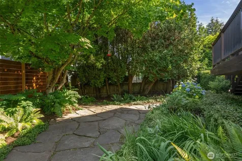 5716 Ann Arbor Avenue NE Seattle WA 98105