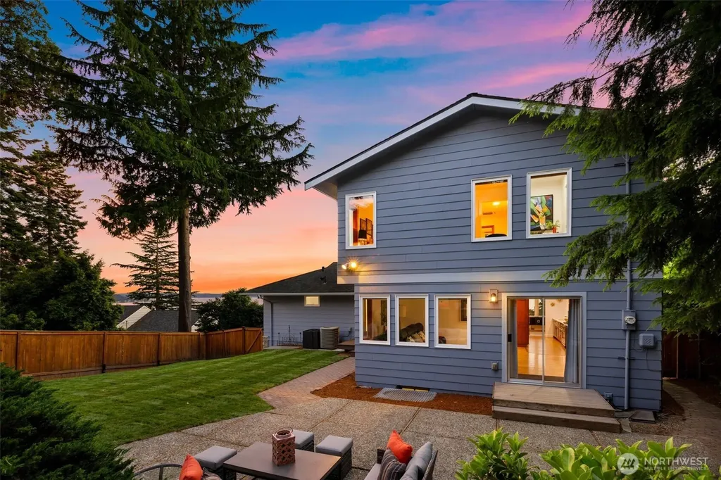 12112 25th Ave SW Burien WA 98146