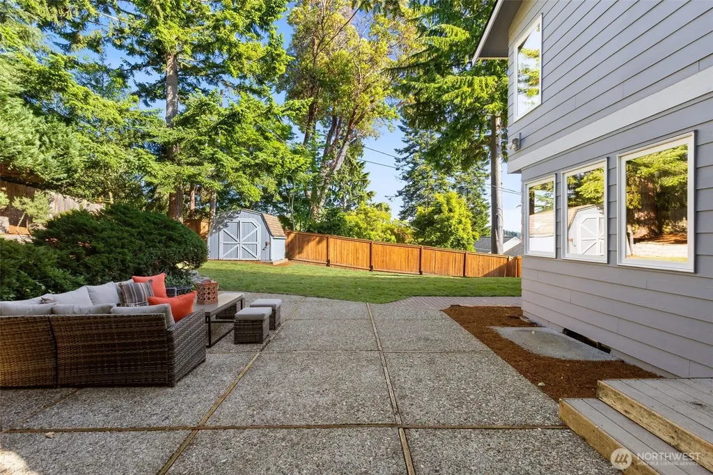 12112 25th Ave SW Burien WA 98146