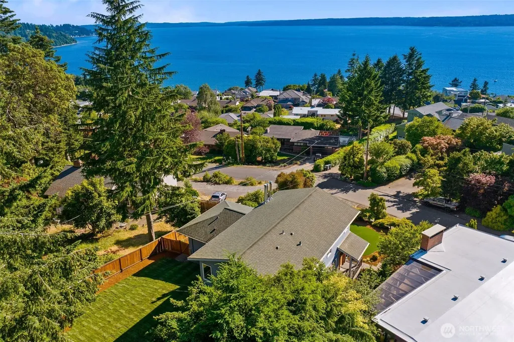 12112 25th Ave SW Burien WA 98146