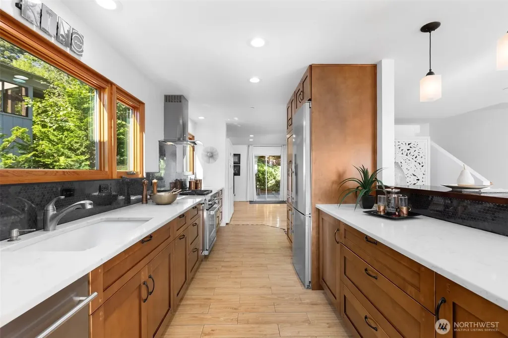 12112 25th Ave SW Burien WA 98146