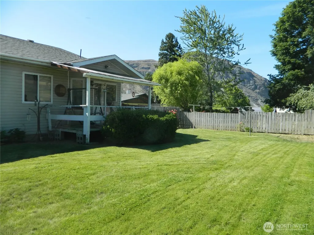 16 Orchard Loop S Tonasket WA 98855
