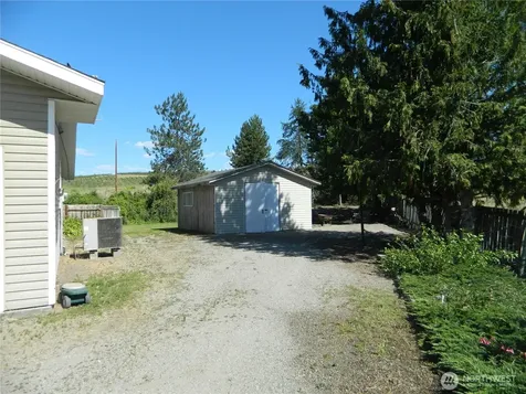 16 Orchard Loop S Tonasket WA 98855