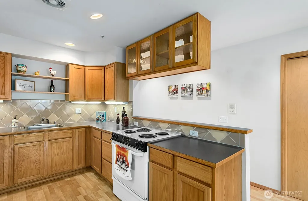 9517 35th Avenue NE Seattle WA 98115
