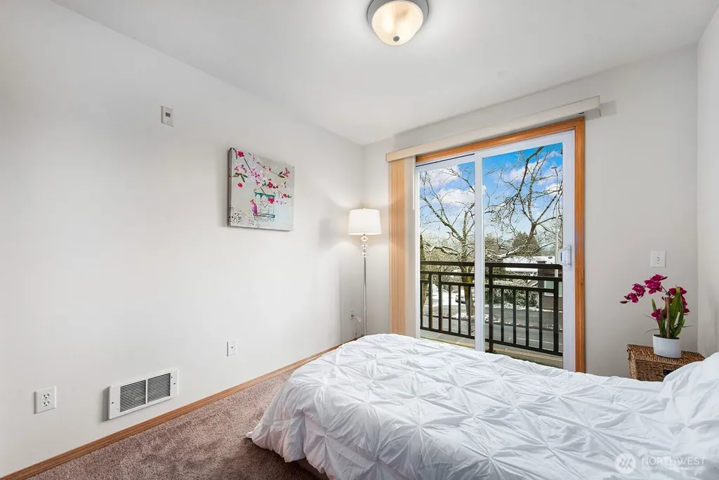 9517 35th Avenue NE Seattle WA 98115