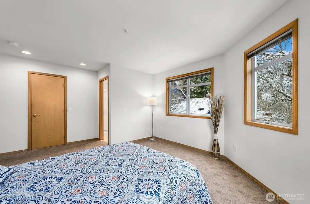 9517 35th Avenue NE Seattle WA 98115