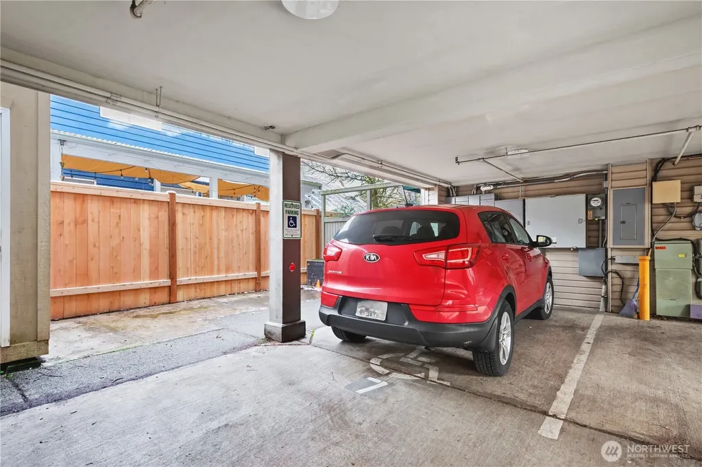 9517 35th Avenue NE Seattle WA 98115