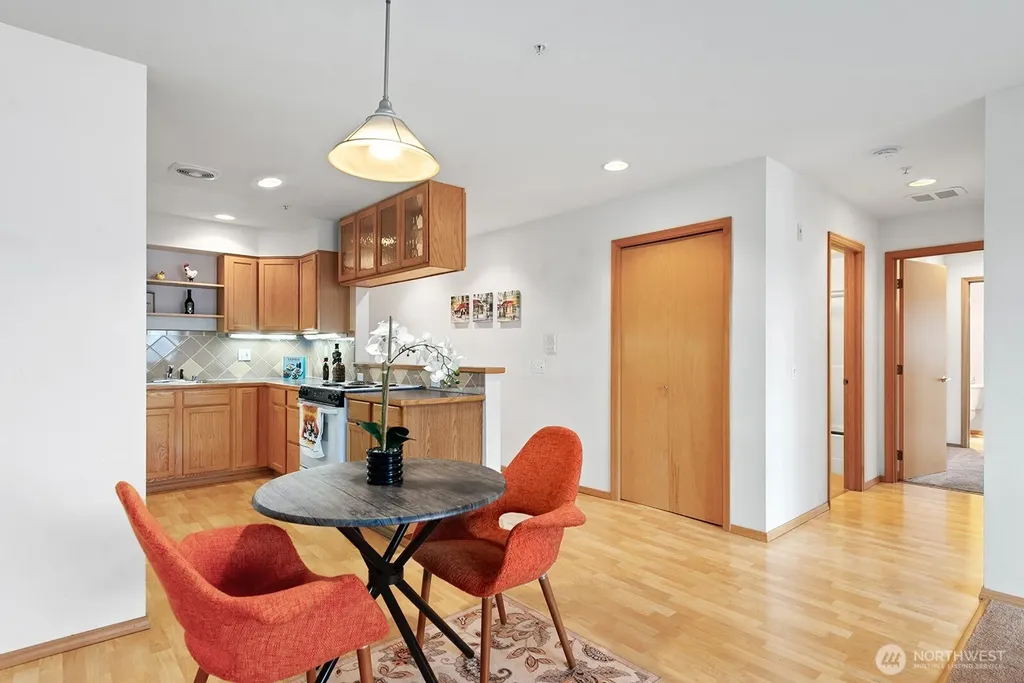 9517 35th Avenue NE Seattle WA 98115
