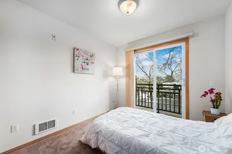 9517 35th Avenue NE Seattle WA 98115