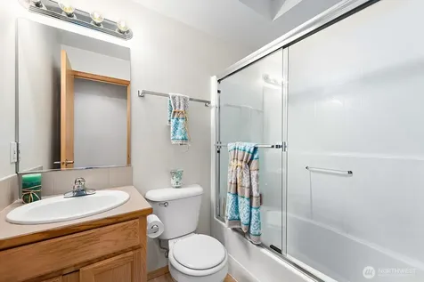 9517 35th Avenue NE Seattle WA 98115