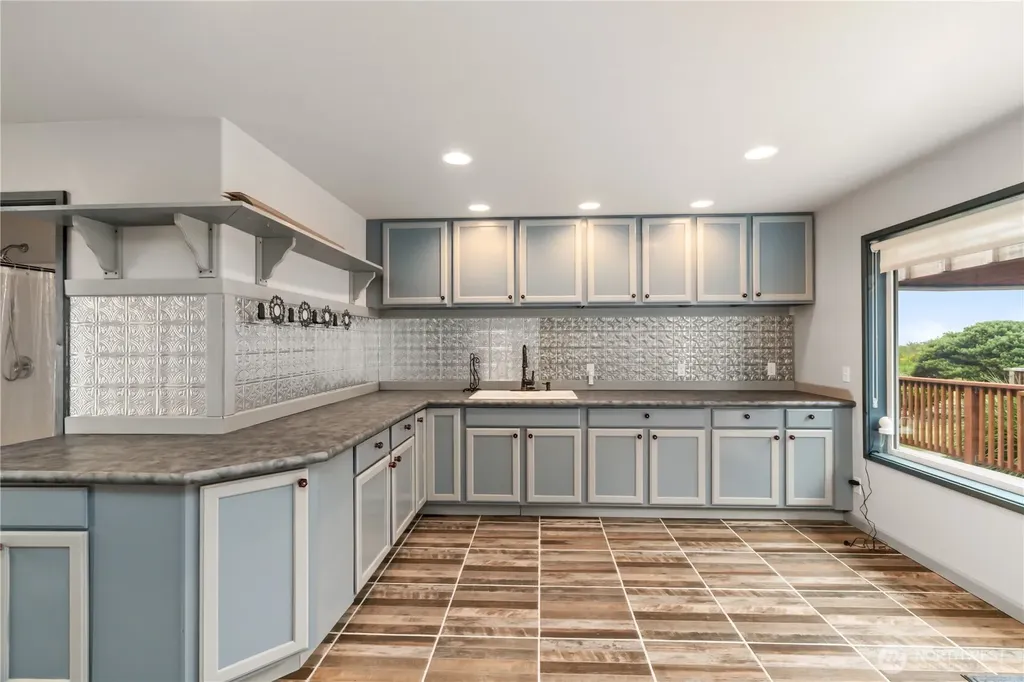 1408 E Ocean Shores Boulevard SW Ocean Shores WA 98569