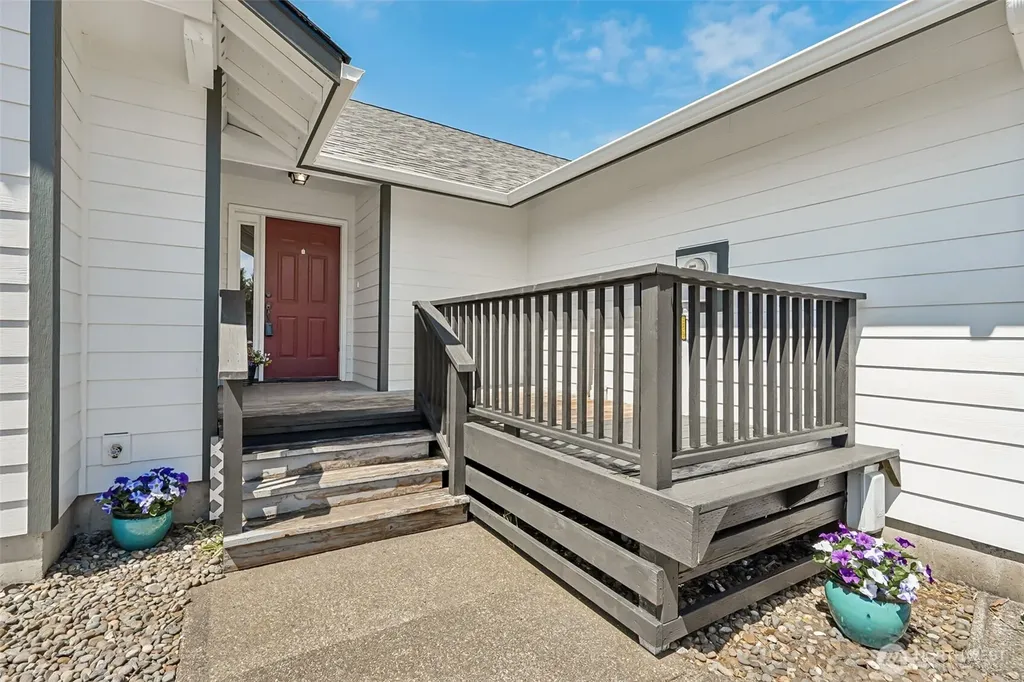 605 E Chance A La Mer NE Ocean Shores WA 98569