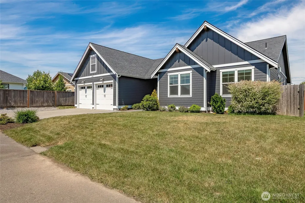 2082 Woodsman Drive Lynden WA 98264