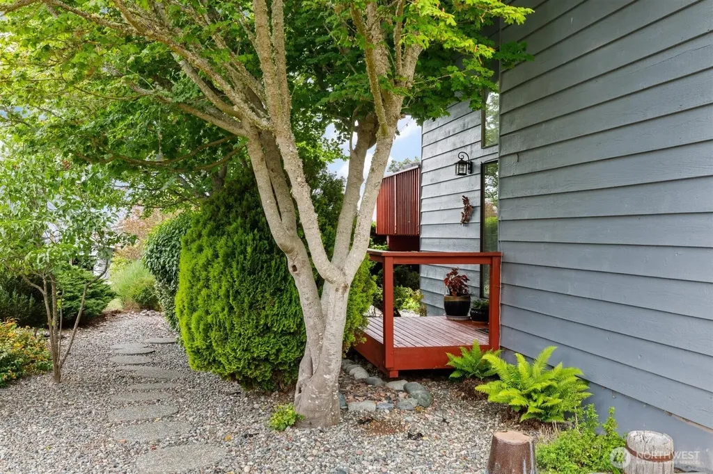 1801 Seaview Avenue Coupeville WA 98239