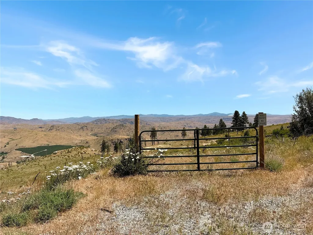 53 E Mountain Point Brewster WA 98812