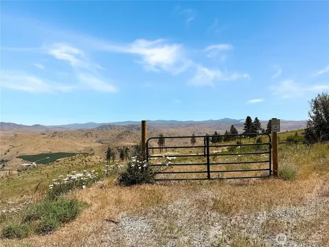 53 E Mountain Point Brewster WA 98812