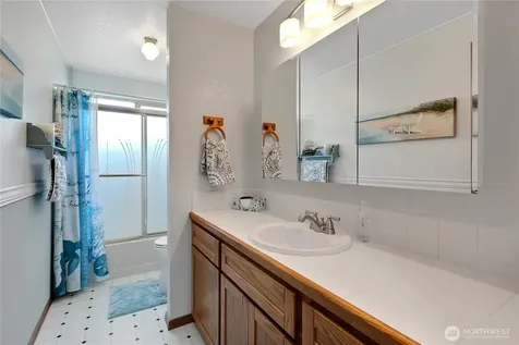 4022 151st Street E Tacoma WA 98446
