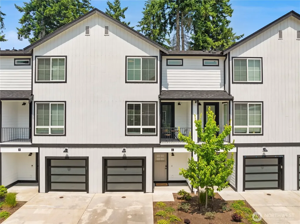 18527 1st Ave NE Shoreline WA 98155