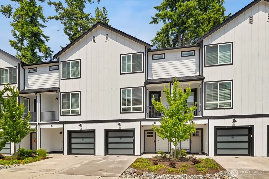 18527 1st Ave NE Shoreline WA 98155
