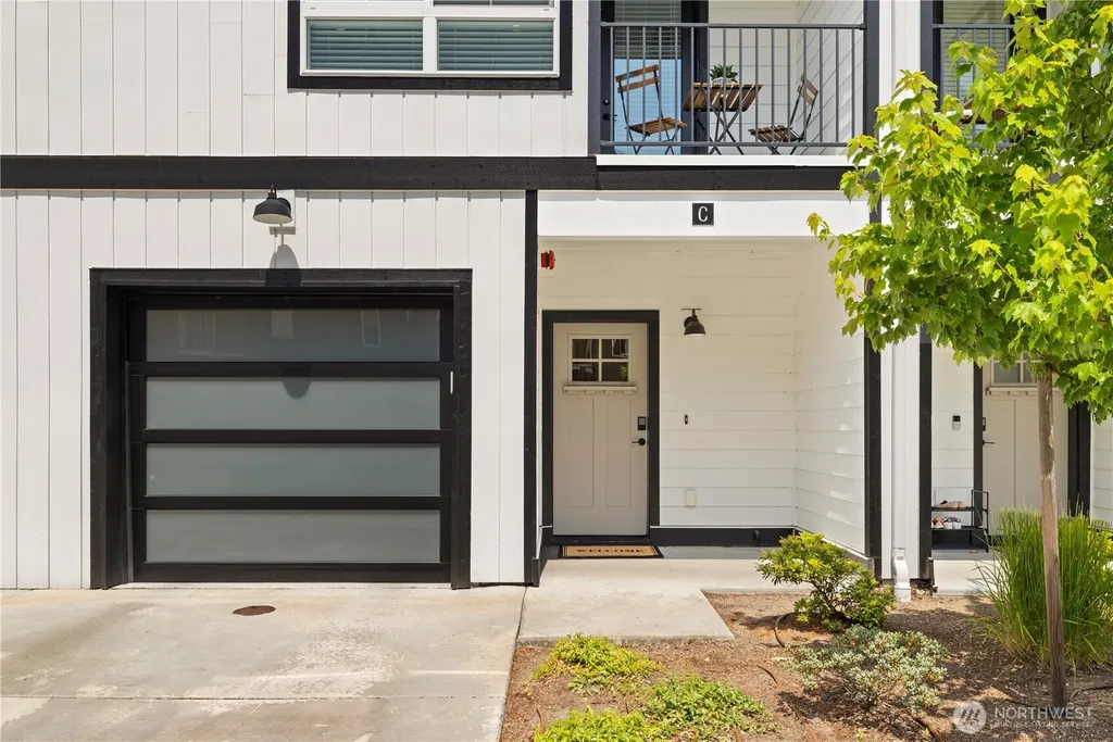 18527 1st Ave NE Shoreline WA 98155