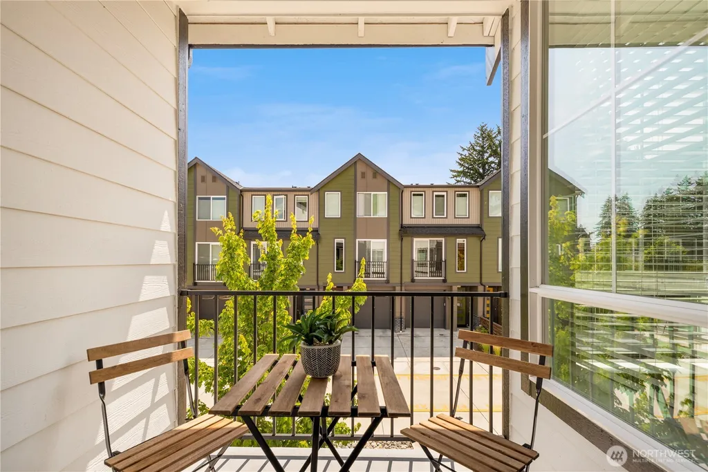 18527 1st Ave NE Shoreline WA 98155