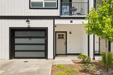 18527 1st Ave NE Shoreline WA 98155