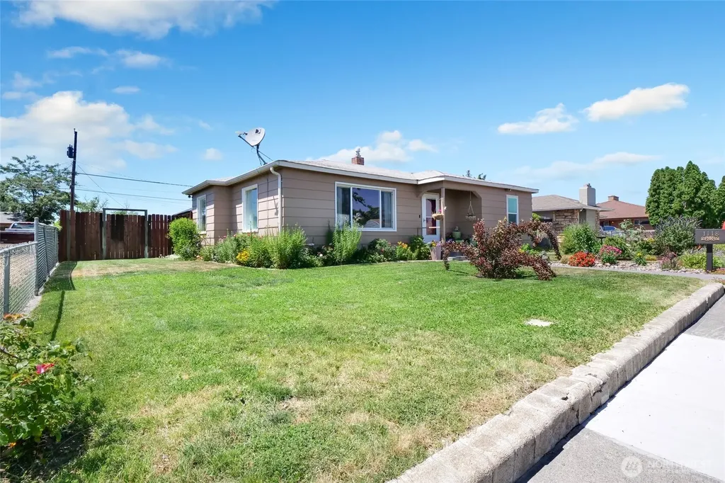 1118 W Cascade Avenue Moses Lake WA 98837